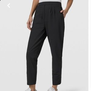Lululemon Black Tapered Pleated Pants Sz 6